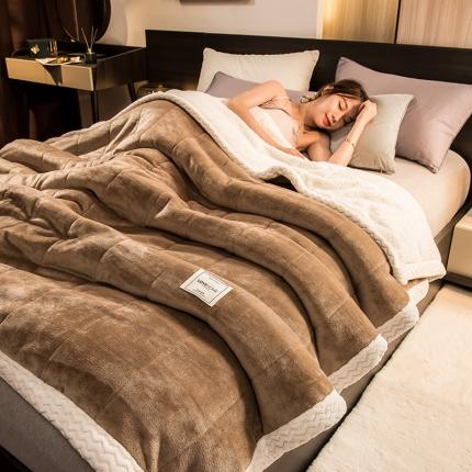 91家纺网 家纺一手货源 找家纺 慕木 2025新款三层牛奶绒夹棉毛毯被 驼+羊羔绒+白