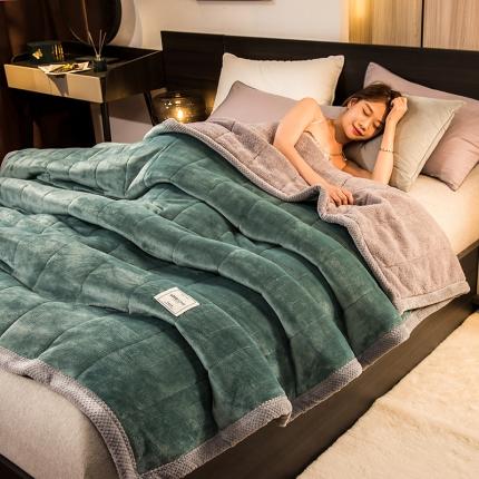 91家纺网 家纺一手货源 找家纺 慕木 2025新款三层牛奶绒夹棉毛毯被 祖母绿+羊羔绒+灰