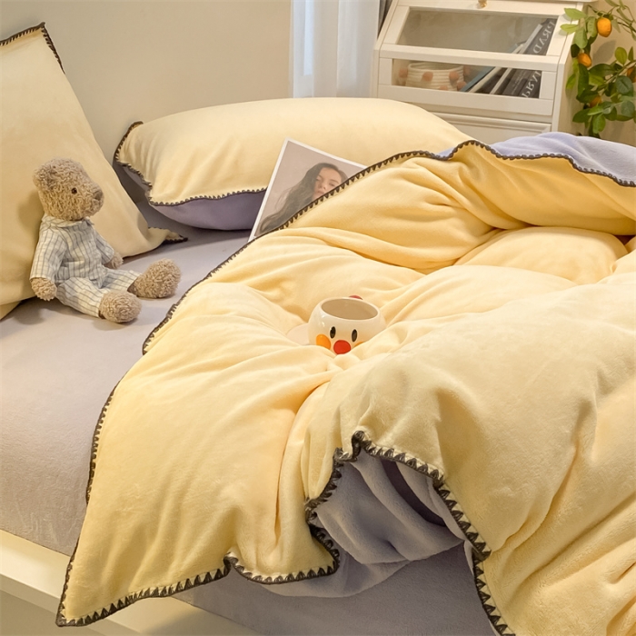 91家纺网 家纺一手货源 找家纺 眠帛家居 2022新款牛奶绒贝壳边四件套 奶黄-浅紫