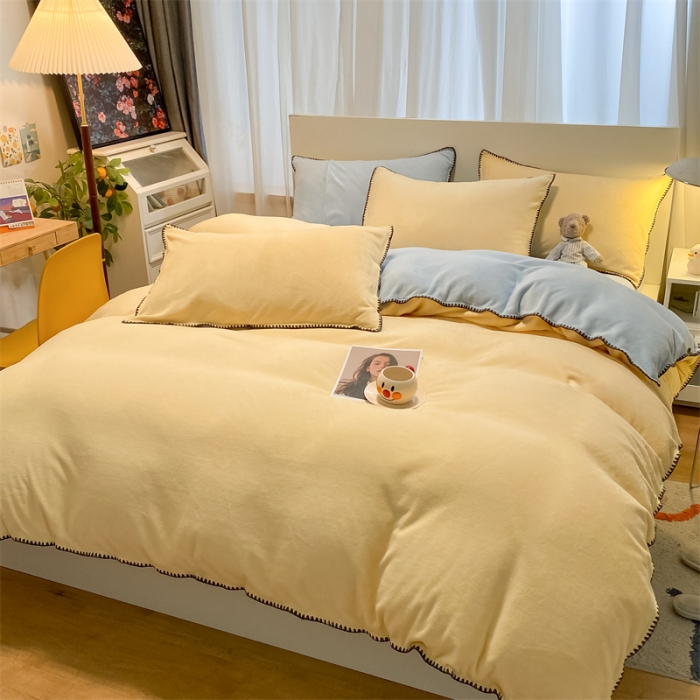 91家纺网 家纺一手货源 找家纺 眠帛家居 2022新款牛奶绒贝壳边四件套 奶黄-天空蓝