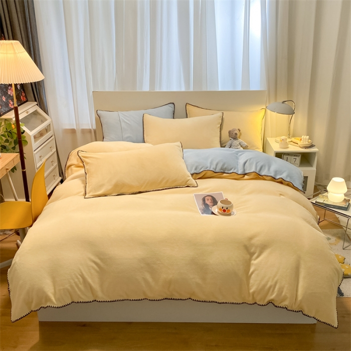 91家纺网 家纺一手货源 找家纺 眠帛家居 2022新款牛奶绒贝壳边四件套 奶黄-天空蓝