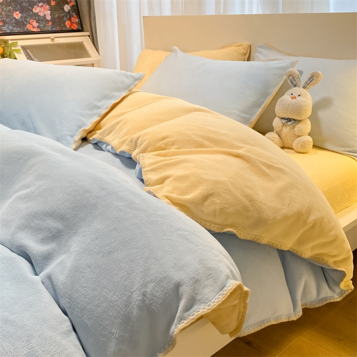 91家纺网 家纺一手货源 找家纺 眠帛家居 2022新款牛奶绒贝壳边四件套 天空蓝-奶黄