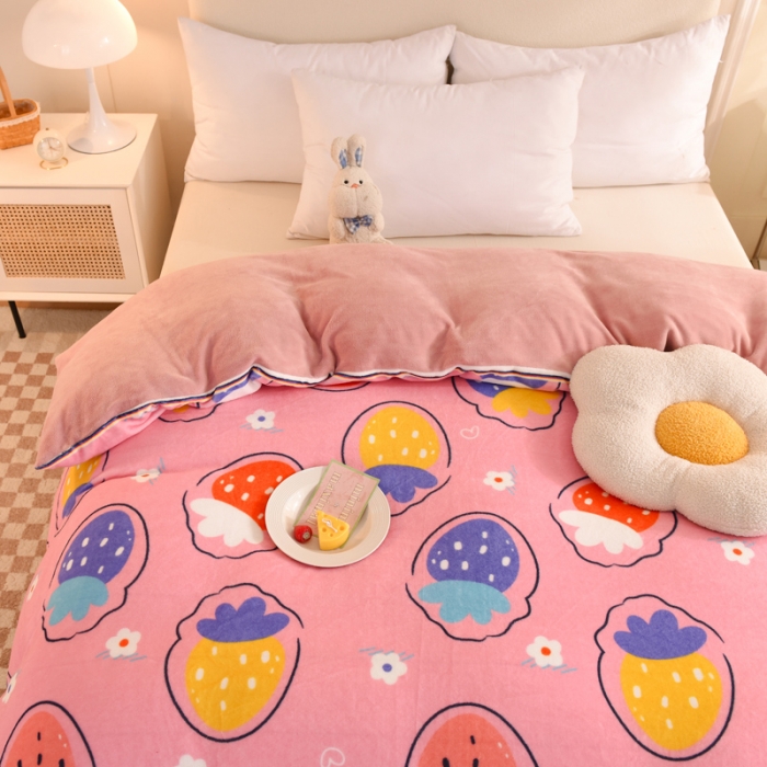 91家纺网 家纺一手货源 找家纺 甜之梦家纺2025新款印花牛奶绒单品被套可定制任何尺寸 粉红草莓