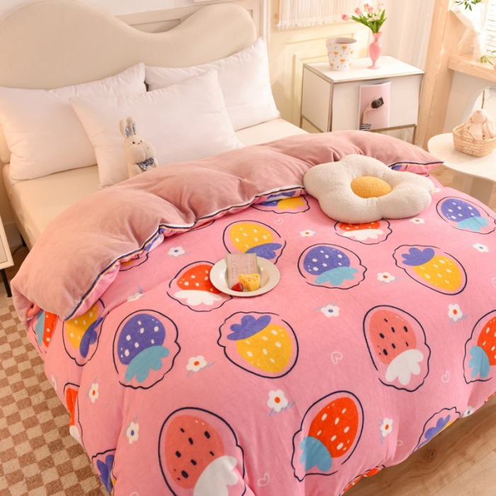 91家纺网 家纺一手货源 找家纺 甜之梦家纺2025新款印花牛奶绒单品被套可定制任何尺寸 粉红草莓