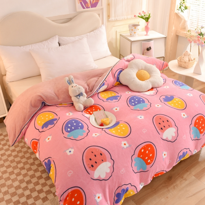 91家纺网 家纺一手货源 找家纺 甜之梦家纺2025新款印花牛奶绒单品被套可定制任何尺寸 粉红草莓