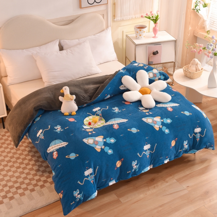 91家纺网 家纺一手货源 找家纺 甜之梦家纺 2025新款印花牛奶绒单品被套可定制任何尺寸太空机器人北卡蓝