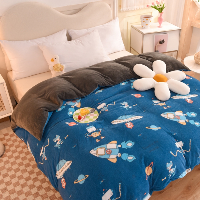 91家纺网 家纺一手货源 找家纺 甜之梦家纺 2025新款印花牛奶绒单品被套可定制任何尺寸太空机器人北卡蓝