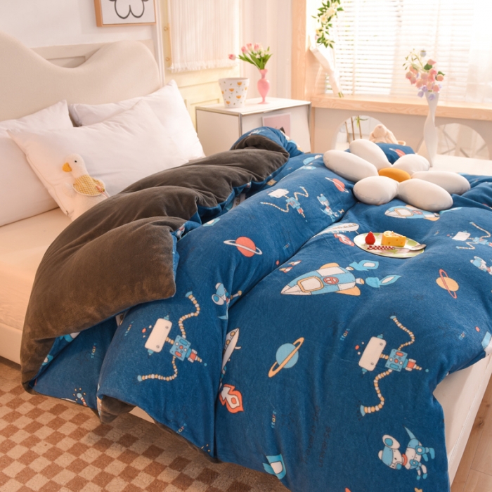 91家纺网 家纺一手货源 找家纺 甜之梦家纺 2025新款印花牛奶绒单品被套可定制任何尺寸太空机器人北卡蓝