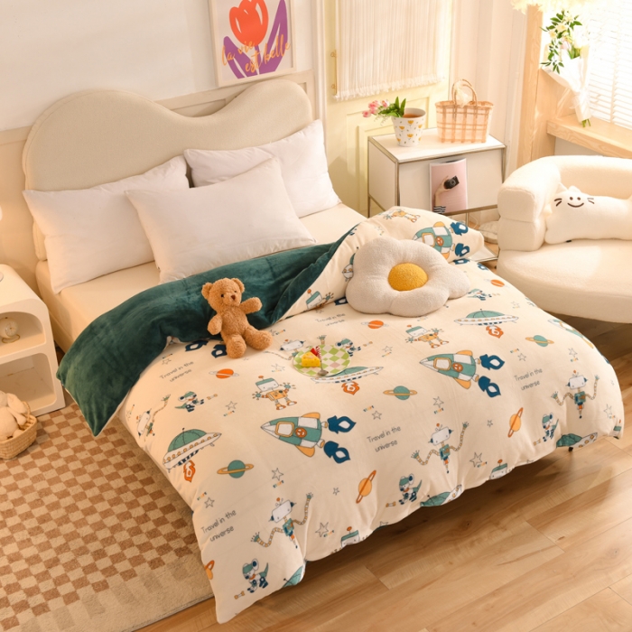 91家纺网 家纺一手货源 找家纺 甜之梦家纺2025新款印花牛奶绒单品被套可定制任何尺寸 太空机器人米白