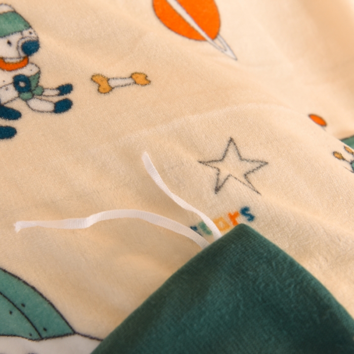 91家纺网 家纺一手货源 找家纺 甜之梦家纺2025新款印花牛奶绒单品被套可定制任何尺寸 太空机器人米白