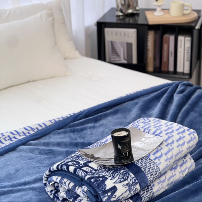 91家纺网 家纺一手货源 找家纺 缔缦 22新款More design AB版复合毛毯 米娅