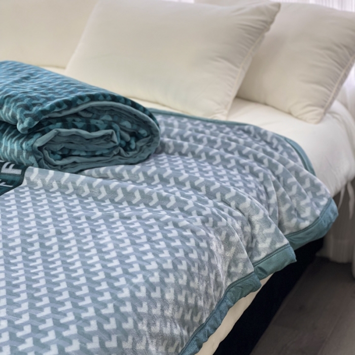 91家纺网 家纺一手货源 找家纺 缔缦 22新款More design AB版复合毛毯 希尔达