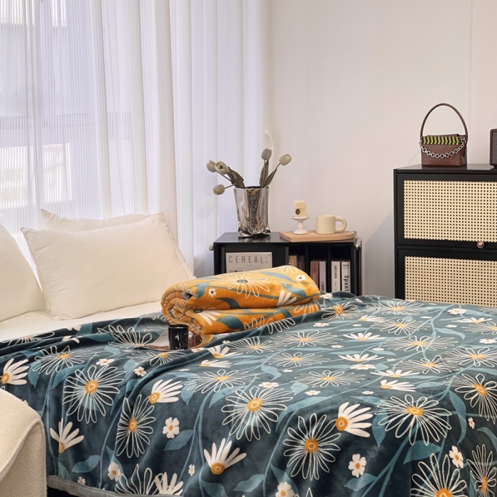 91家纺网 家纺一手货源 找家纺 缔缦 22新款More design AB版复合毛毯 小雏菊