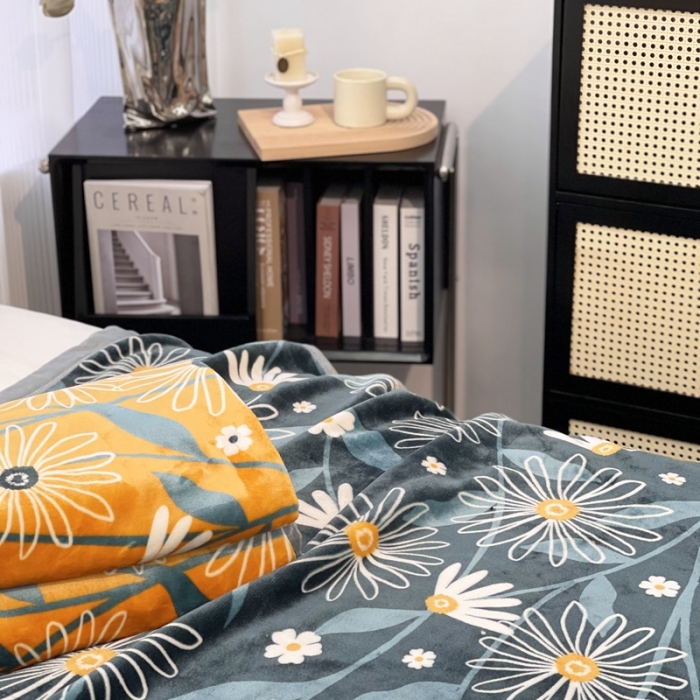 91家纺网 家纺一手货源 找家纺 缔缦 22新款More design AB版复合毛毯 小雏菊