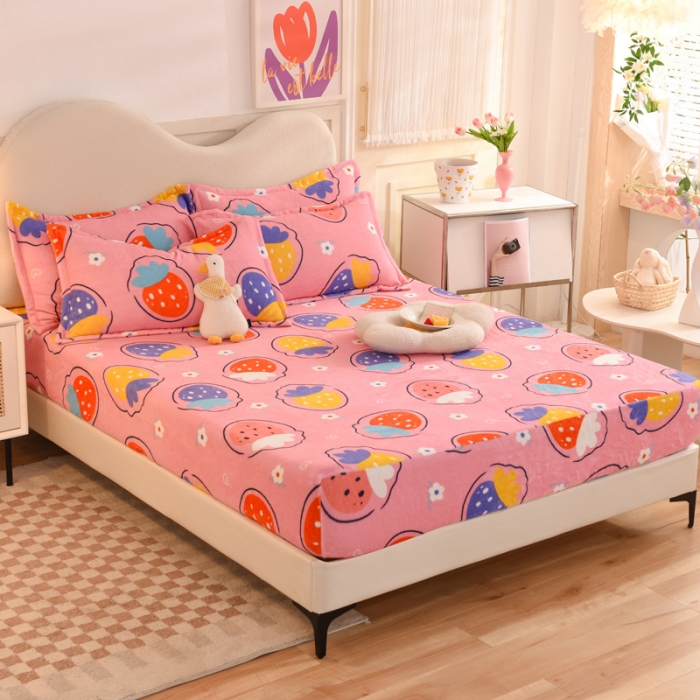 91家纺网 家纺一手货源 找家纺 甜之梦2025新款印花牛奶绒单品床笠（可接异型缺角） 粉红草莓