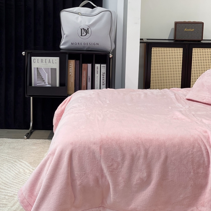 91家纺网 家纺一手货源 找家纺 缔缦 2022新款More design毛毯 丹麦毯 淡粉