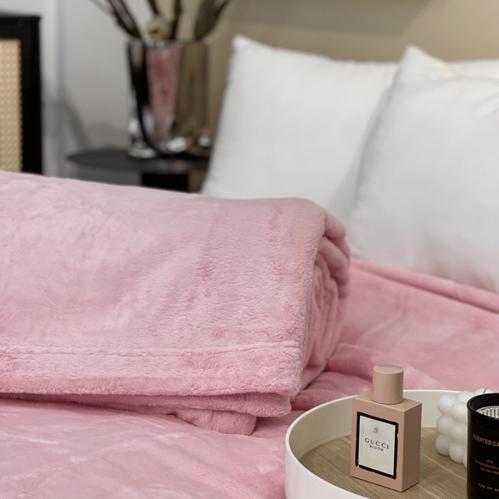 91家纺网 家纺一手货源 找家纺 缔缦 2022新款More design毛毯 丹麦毯 淡粉