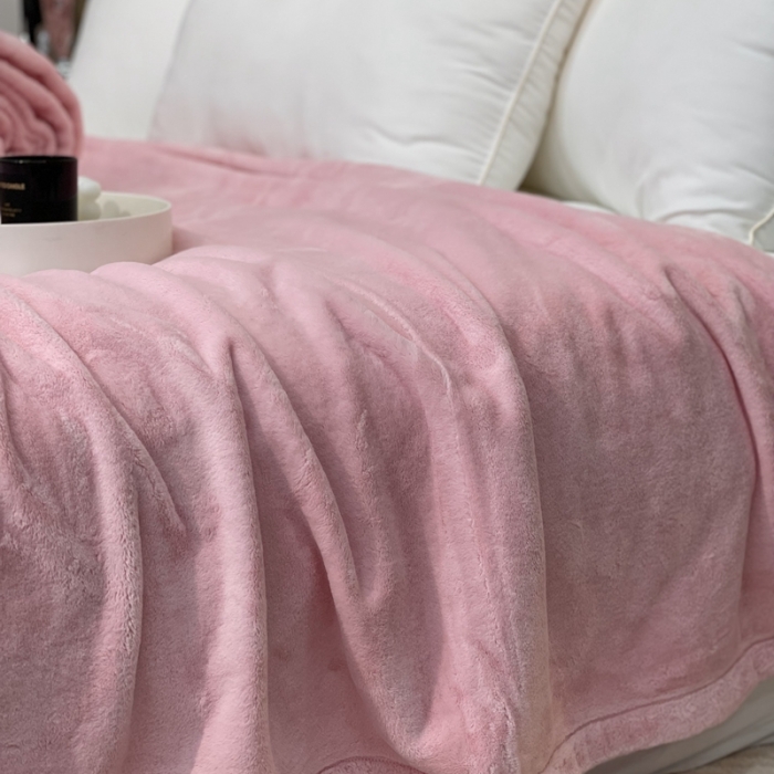 91家纺网 家纺一手货源 找家纺 缔缦 2022新款More design毛毯 丹麦毯 淡粉