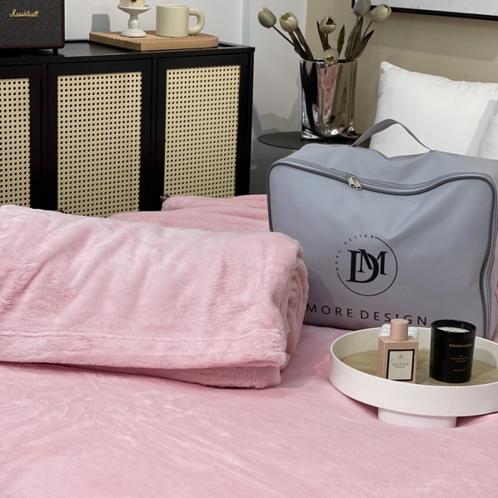 91家纺网 家纺一手货源 找家纺 缔缦 2022新款More design毛毯 丹麦毯 淡粉