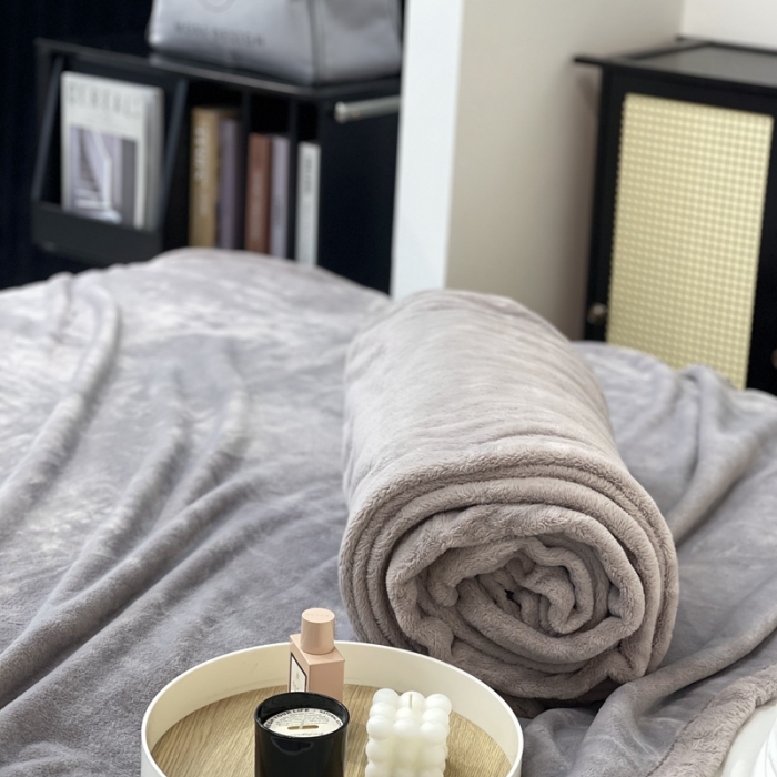 91家纺网 家纺一手货源 找家纺 缔缦 2022新款More design毛毯 丹麦毯 暖灰