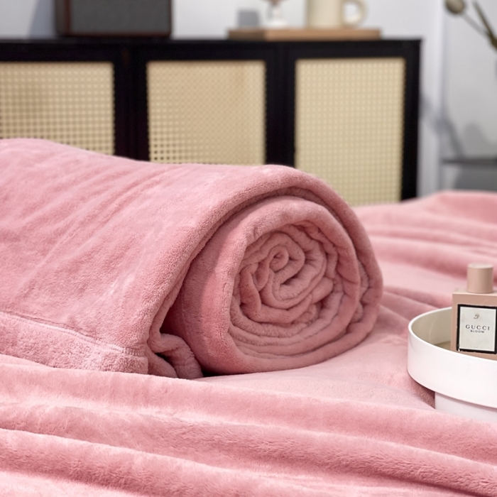 91家纺网 家纺一手货源 找家纺 缔缦 2022新款More design毛毯 丹麦毯 皮粉