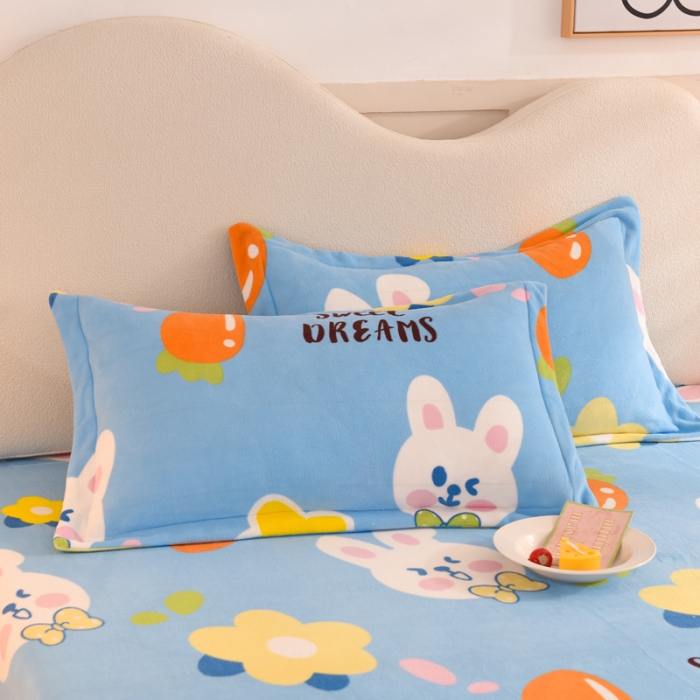 91家纺网 家纺一手货源 找家纺 甜之梦家纺 2025新款印花牛奶绒单品枕套 爱心萌兔