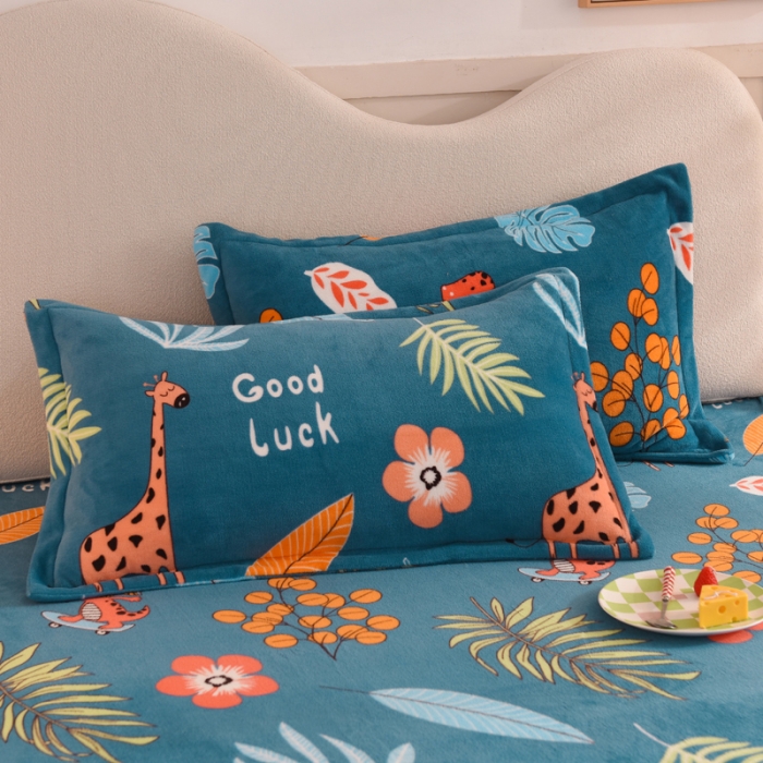 91家纺网 家纺一手货源 找家纺 甜之梦家纺 2025新款印花牛奶绒单品枕套 动物乐园