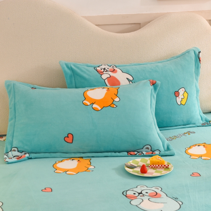 91家纺网 家纺一手货源 找家纺 甜之梦家纺 2025新款印花牛奶绒单品枕套 乖乖熊