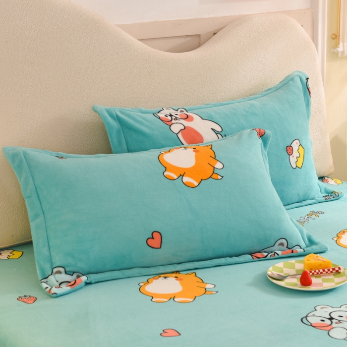 91家纺网 家纺一手货源 找家纺 甜之梦家纺 2025新款印花牛奶绒单品枕套 乖乖熊