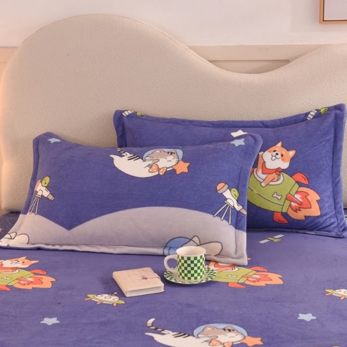 91家纺网 家纺一手货源 找家纺 甜之梦家纺 2025新款印花牛奶绒单品枕套 猫星球