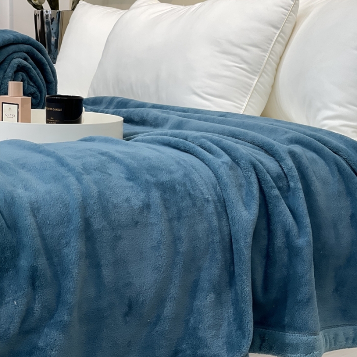 91家纺网 家纺一手货源 找家纺 缔缦 2022新款More design毛毯 丹麦毯 深海蓝