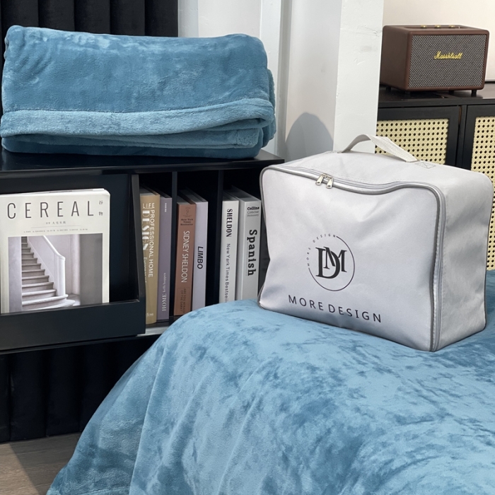 91家纺网 家纺一手货源 找家纺 缔缦 2022新款More design毛毯 丹麦毯 深海蓝