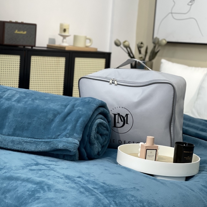 91家纺网 家纺一手货源 找家纺 缔缦 2022新款More design毛毯 丹麦毯 深海蓝