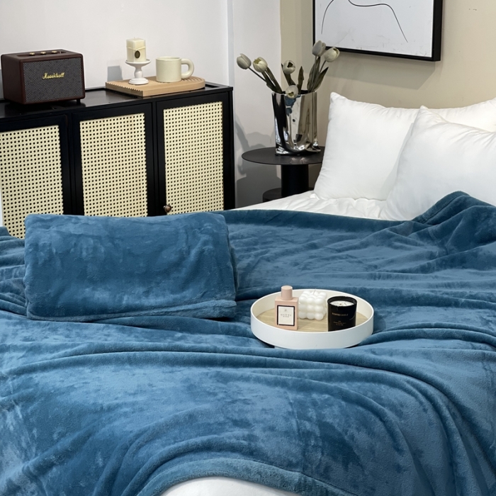 91家纺网 家纺一手货源 找家纺 缔缦 2022新款More design毛毯 丹麦毯 深海蓝