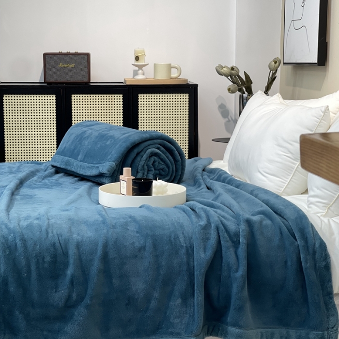 91家纺网 家纺一手货源 找家纺 缔缦 2022新款More design毛毯 丹麦毯 深海蓝