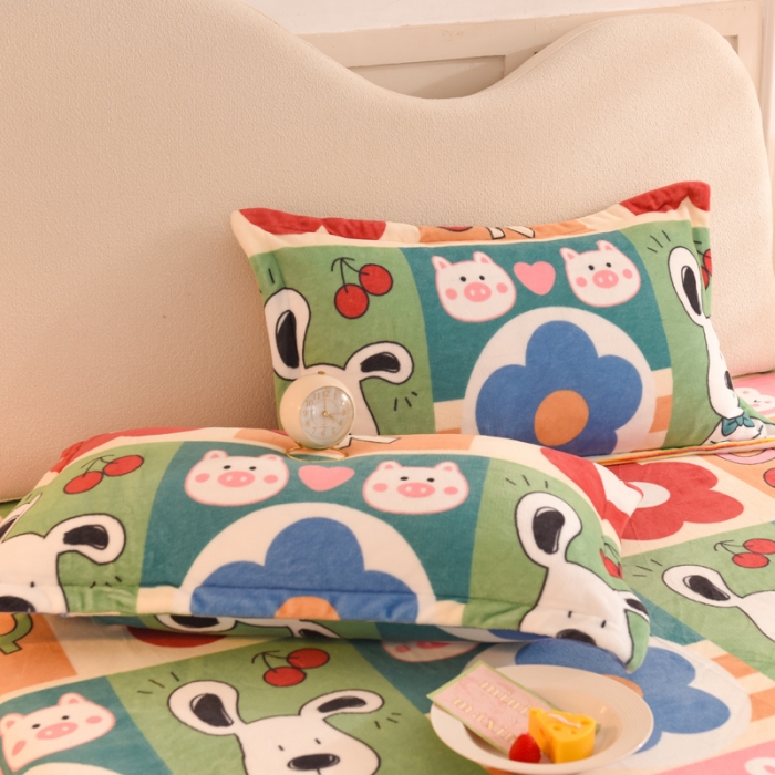 91家纺网 家纺一手货源 找家纺 甜之梦家纺2025新款印花牛奶绒单品枕套 萌宠跳跳