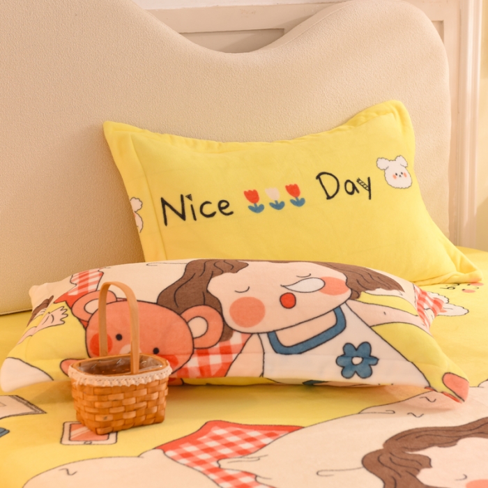 91家纺网 家纺一手货源 找家纺 甜之梦家纺2025新款印花牛奶绒单品枕套 泡泡公主