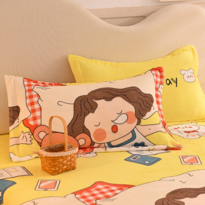 91家纺网 家纺一手货源 找家纺 甜之梦家纺2025新款印花牛奶绒单品枕套 泡泡公主