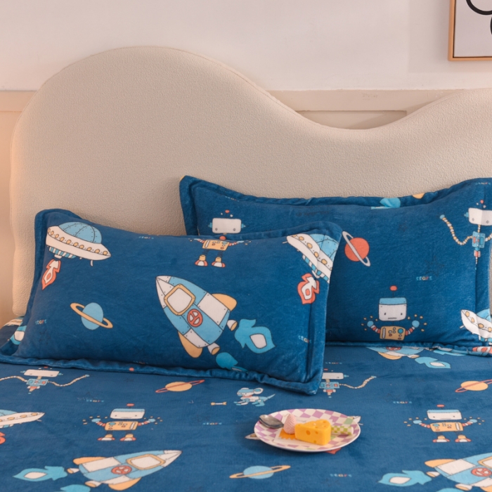 91家纺网 家纺一手货源 找家纺 甜之梦家纺2025新款印花牛奶绒单品枕套 太空机器人北卡蓝