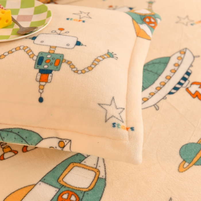 91家纺网 家纺一手货源 找家纺 甜之梦家纺 2025新款印花牛奶绒单品枕套太空机器人米白