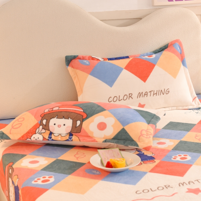 91家纺网 家纺一手货源 找家纺 甜之梦家纺 2025新款印花牛奶绒单品枕套 校园女孩