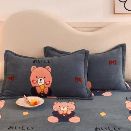 甜之梦家纺 2025新款印花牛奶绒单品枕套雪花熊
