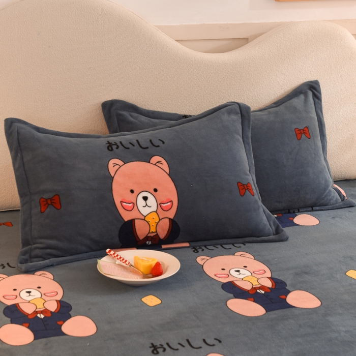 91家纺网 家纺一手货源 找家纺 甜之梦家纺 2025新款印花牛奶绒单品枕套雪花熊