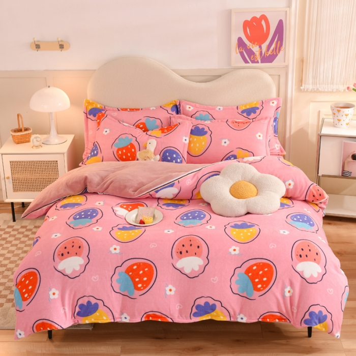 91家纺网 家纺一手货源 找家纺 甜之梦家纺 2025新款印花牛奶绒单品四件套粉红草莓