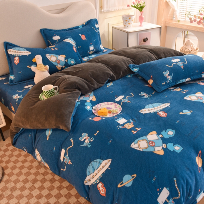91家纺网 家纺一手货源 找家纺 甜之梦家纺 2025新款印花牛奶绒单品四件套 太空机器人北卡蓝