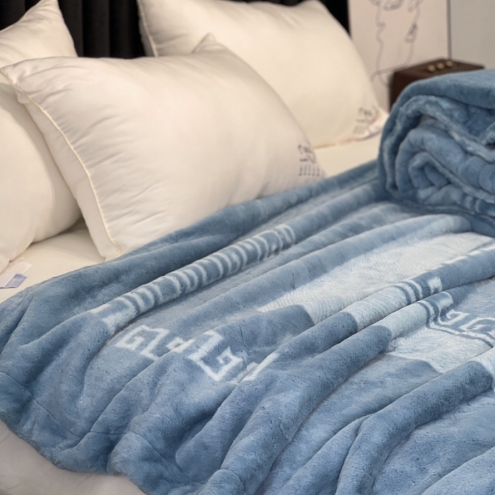 91家纺网 家纺一手货源 找家纺 缔缦 2022新款More design毛毯 裘皮毯 蓝色