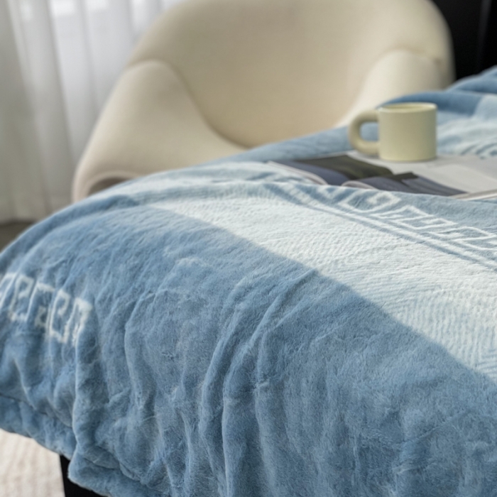 91家纺网 家纺一手货源 找家纺 缔缦 2022新款More design毛毯 裘皮毯 蓝色