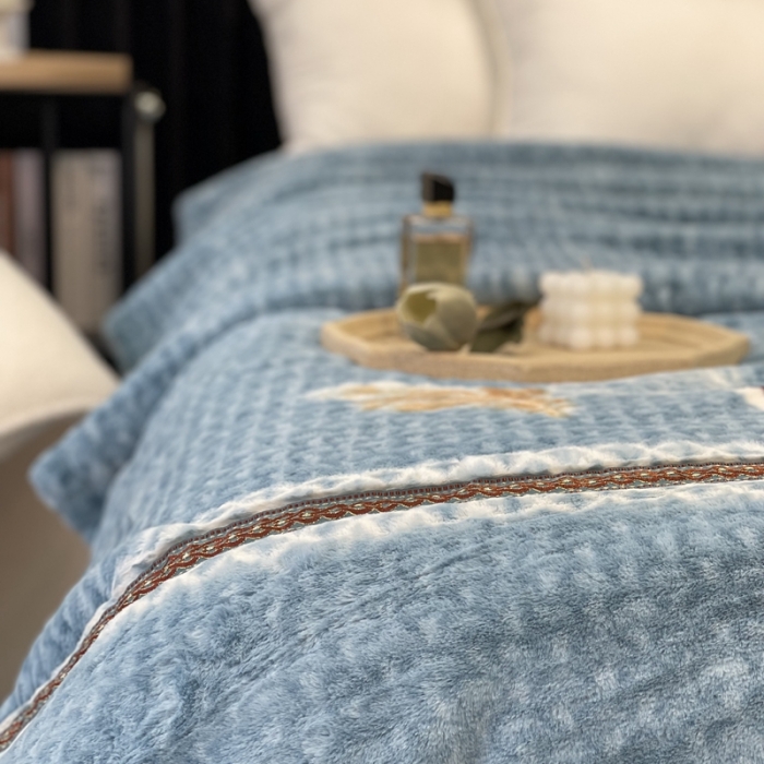 91家纺网 家纺一手货源 找家纺 缔缦 2022新款More design毛毯 裘皮毯 蓝色-叶子