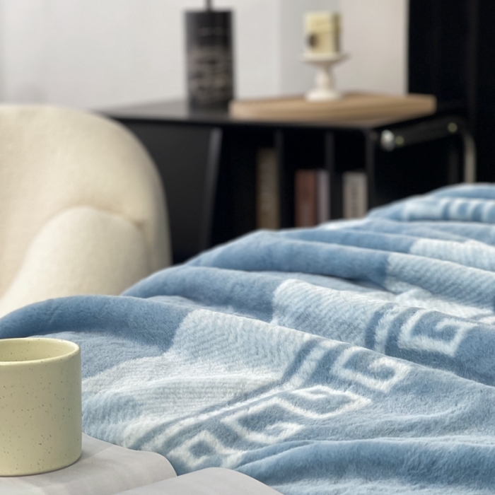 91家纺网 家纺一手货源 找家纺 缔缦 2022新款More design毛毯 裘皮毯 蓝色