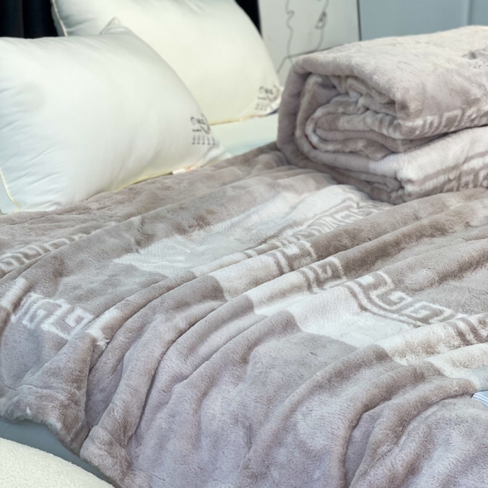 91家纺网 家纺一手货源 找家纺 缔缦 2022新款More design毛毯 裘皮毯 驼色